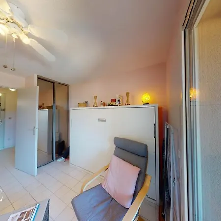 Appartement Avec Terrasse Et Parking דירה *